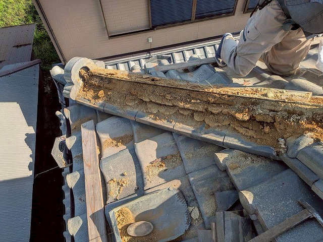 加古川市　下地が見える屋根